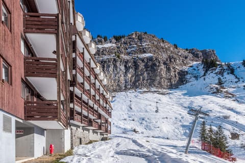 Property building, Winter, Mountain view