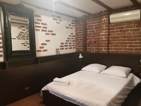 Mpoint Motel Bed and Breakfast in Bucharest