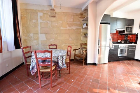 Micoulet, Parking - Clim House in Arles