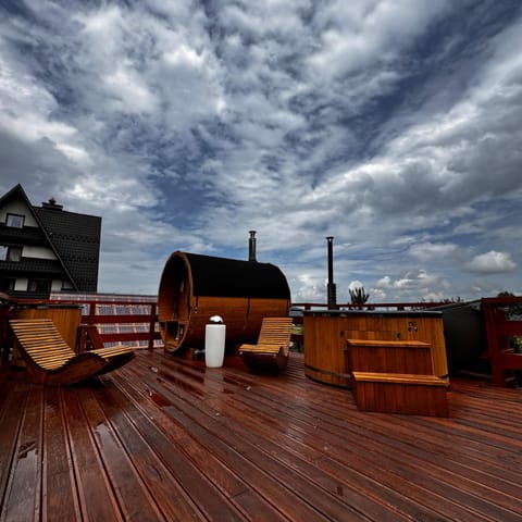 Hot Tub, Sauna