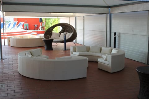 Communal lounge/ TV room, Balcony/Terrace