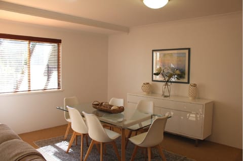 Byron Bay Accom Unit 2 22 Paterson Street, Byron Bay - Solaris Apartment in Byron Bay