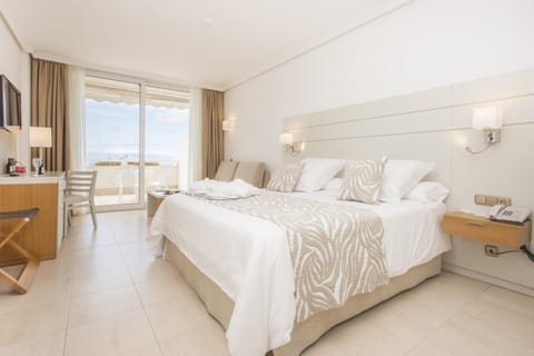 Bed, Bedroom, Sea view