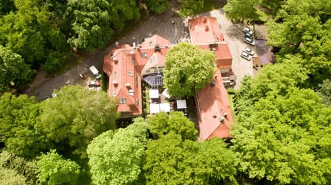 Property building, Day, Neighbourhood, Natural landscape, Bird's eye view, Summer, View (from property/room), Location, Parking