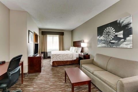 Best Western PLUS University Inn & Suites Hotel in Wichita Falls