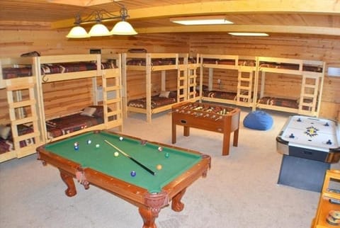 Billiard, Game Room, bunk bed