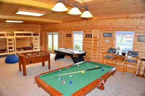 Billiard, Game Room