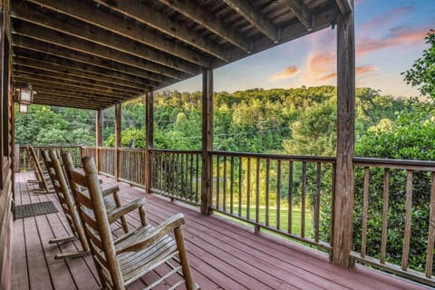 The Ranch Cabin in Great Smoky Mountain Cabin in Sevier County