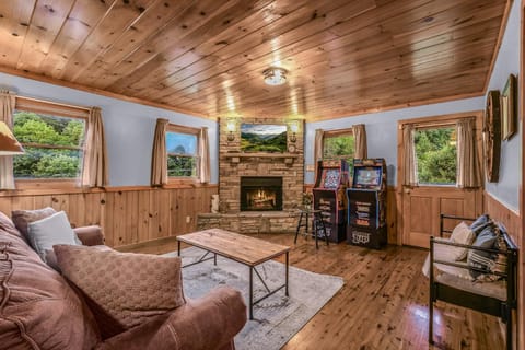 The Ranch Cabin in Great Smoky Mountain Cabin in Sevier County