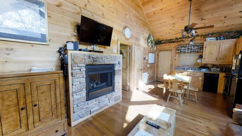 Kitchen or kitchenette, Dining area, flat iron