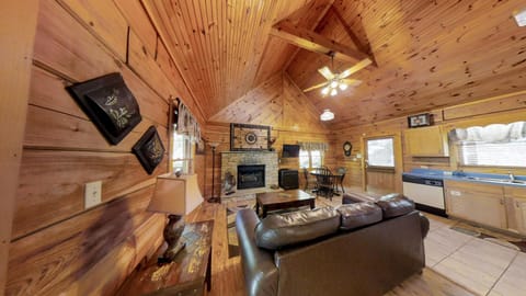 Cabin Fever House in Pigeon Forge