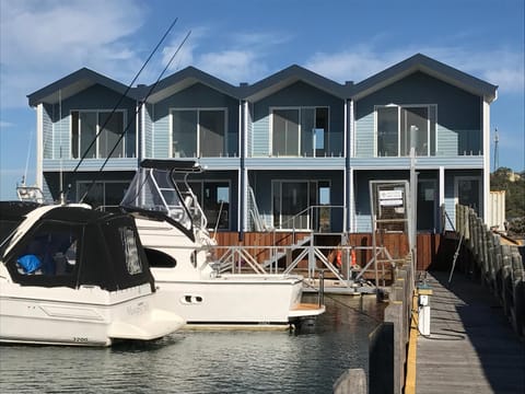 Marina View Chalets Chalet in Wannanup