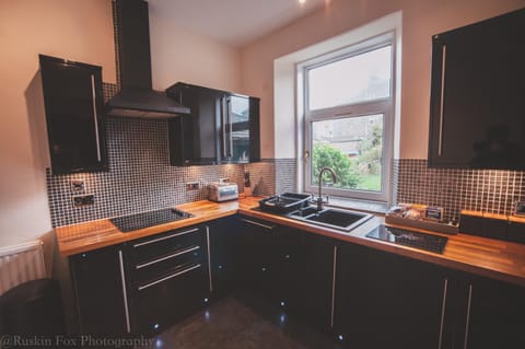 Stylish and Spacious two bed in Aberdeen's West End Apartment in Aberdeen