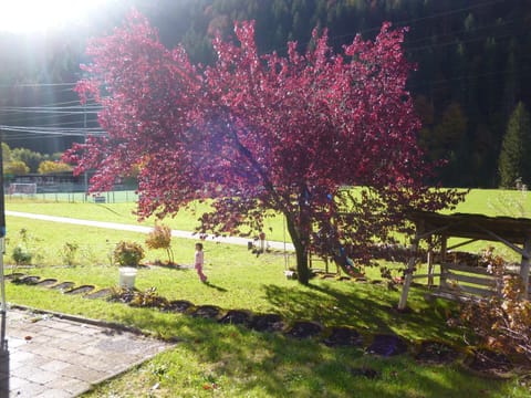 Facade/entrance, People, Garden, young children