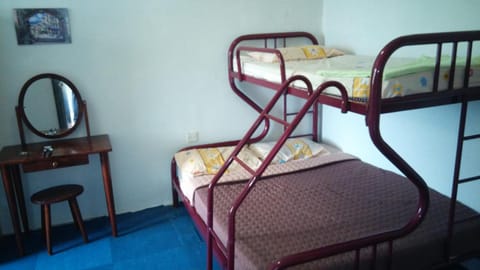 Bedroom, bunk bed