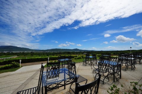 Patio, Spring, Day, Natural landscape, Mountain view, Area and facilities, Sunrise