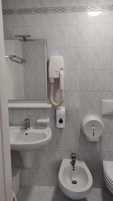 Shower, Toilet, Bathroom, bidet, heating