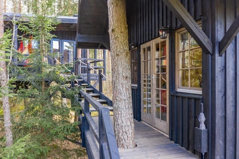 Sambliku Treehouse Nature lodge in Harju County, Estonia