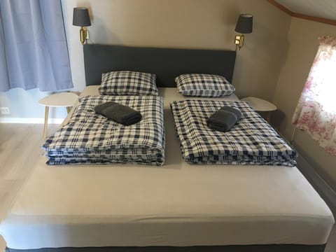 Bed, Photo of the whole room, towels