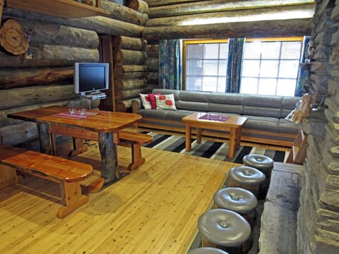 TV and multimedia, Living room, Photo of the whole room, Seating area, Dining area