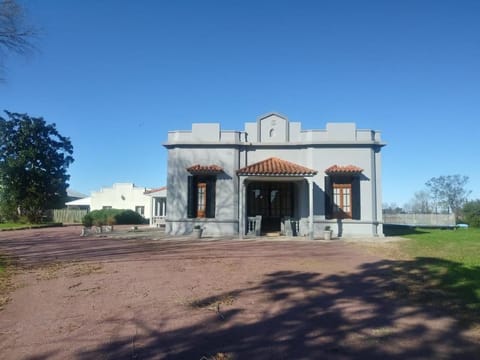 Casa Mansa Puro Campo Country House in Lobos