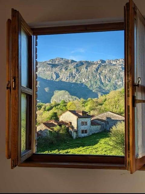 El Llagarin Country House in Asturias