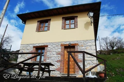 El Llagarin Country House in Asturias