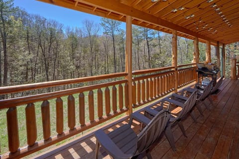 Sweet Tranquility Pool Lodge Condo in Cosby