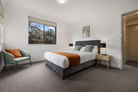 Oxley Court Serviced Apartments Aparthotel in Canberra