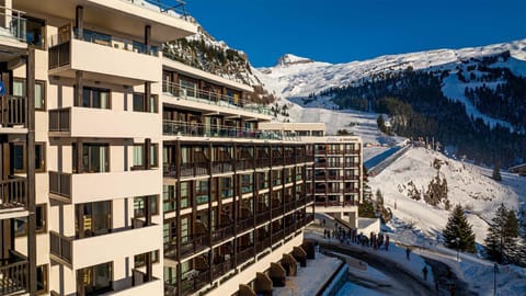 Property building, Day, Mountain view