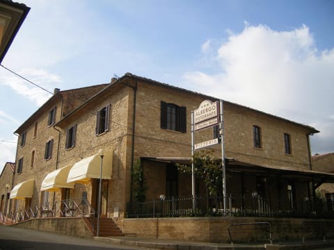 Facade/entrance