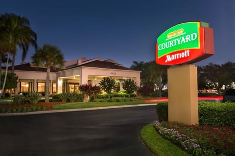 Courtyard Fort Myers Cape Coral Hotel in Fort Myers