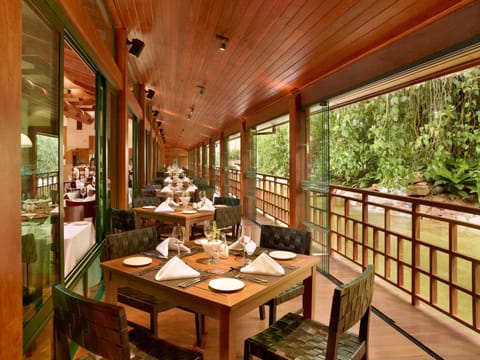 Restaurant/places to eat, Dining area