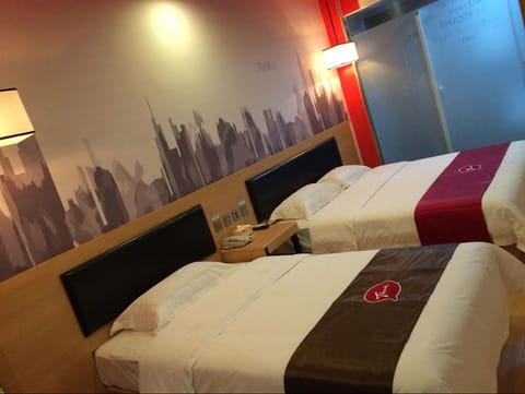 Thank Inn Chain Hotel Guangdong Shenzhen Longhua Qinghu Subway Station Hotel in Shenzhen