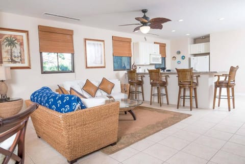 Dazzling End Unit in Coco with Lots of Windows and Light Sleeps 8 Maison in Coco