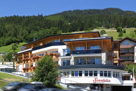 Facade/entrance, Natural landscape, Summer, Mountain view
