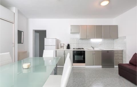 Nice Apartment In Stinjan With Kitchen Eigentumswohnung in Varoš