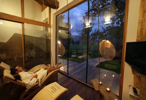 Night, Spa and wellness centre/facilities