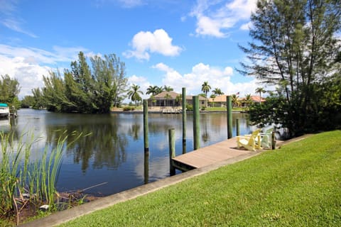 Buttonwood Bay SW Cape - waterfront private home locally managed Villa in Cape Coral