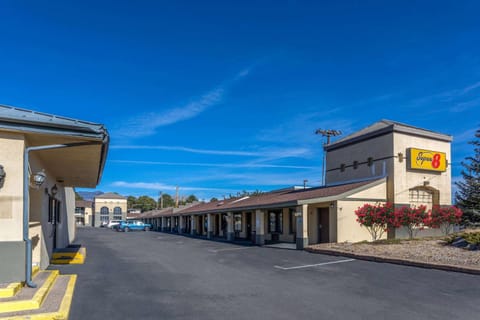 Super 8 by Wyndham NAU/Downtown Conference Center Motel in Flagstaff