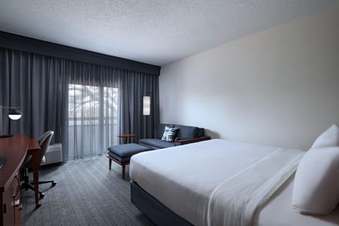 Courtyard by Marriott Dallas Richardson at Spring Valley Hotel in Richardson