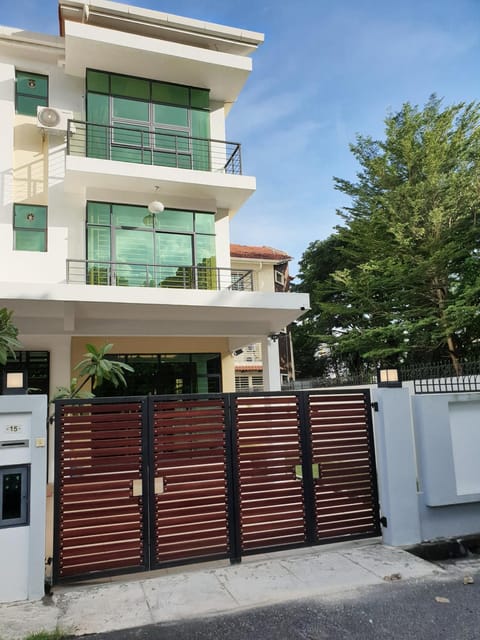 De Nest Holiday home Haus in Bayan Lepas