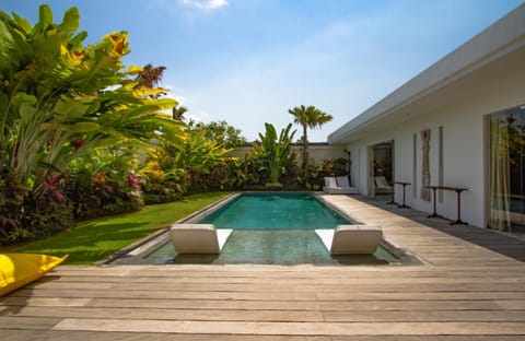Villa Saha - Elegant 3-Bedroom in Seminyak Villa in Kuta