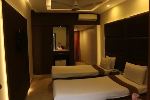 Bed, TV and multimedia, Photo of the whole room, Bedroom, air conditioner