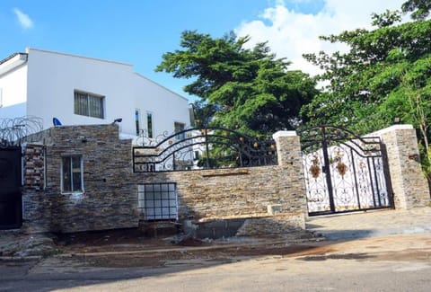 Lukeville Suites Bed and Breakfast in Abuja