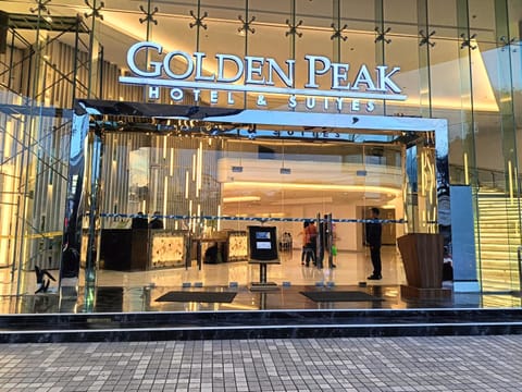 Golden Peak Hotel & Suites powered by Cocotel Hotel in Lapu-Lapu City