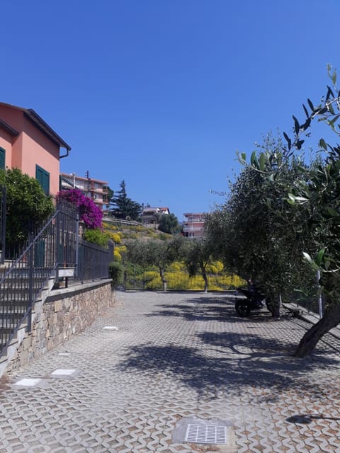 Inner courtyard view, Parking