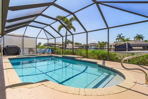 Key Largo SW Cape - waterfront private home locally owned & managed, fair & honest pricing Villa in Cape Coral