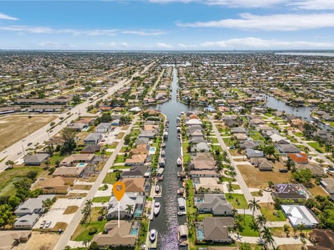 Key Largo SW Cape - waterfront private home locally owned & managed, fair & honest pricing Villa in Cape Coral