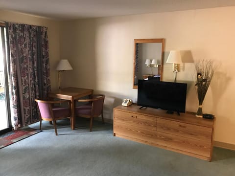 Econo Lodge Inn & Suites Hotel in Wisconsin